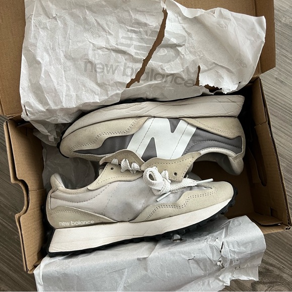 NEW BALANCE 327 Sneakers - Picture 14 of 16